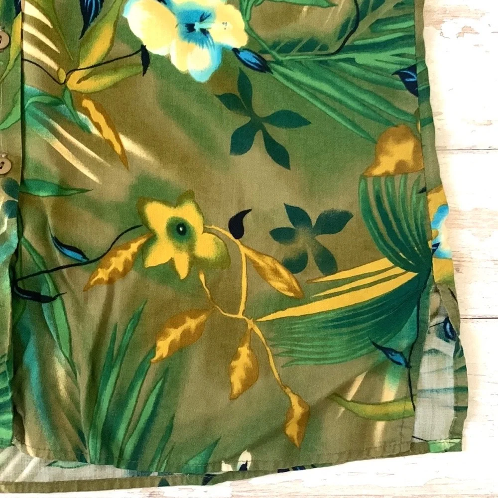 Women’s L/G Green Floral Plants Print Button Up Sleeveless Shirt Size Large
